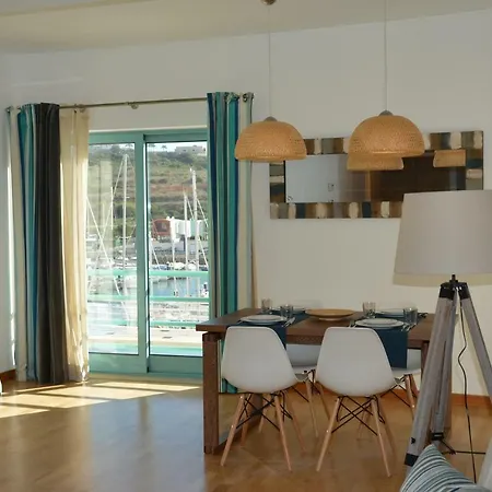 Beautiful In Marina Apartment