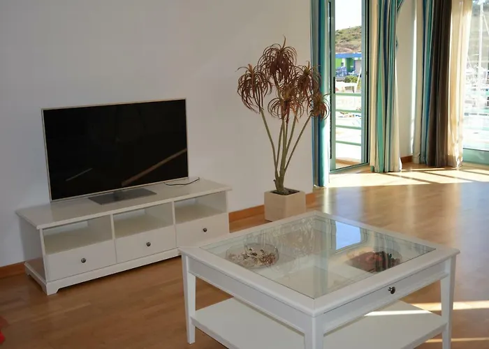 Апартаменти Beautiful In Marina *